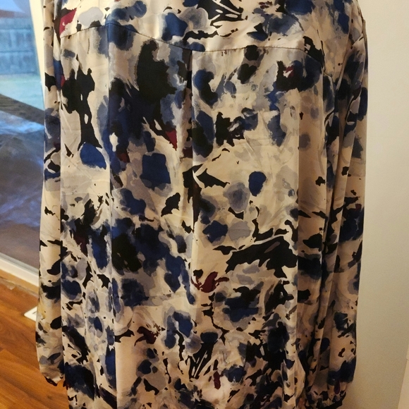 Beautify splatter pattern blouse. - Picture 3 of 3
